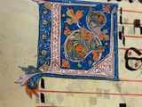 un vieux livre sur lequel figurent des inscriptions et l'image d'un oiseau