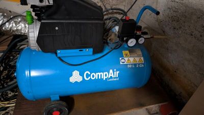 Compresseur COMPAIR 50L (situé dans la cave) - Photo 1