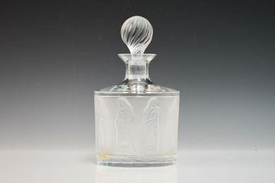 flacon de parfum en verre transparent, avec un bouchon transparent et un socle transparent