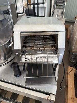une image représentant un grille-pain posé sur une table