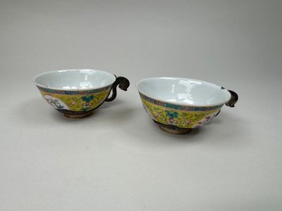 paire de bols en porcelaine chinoise avec anses