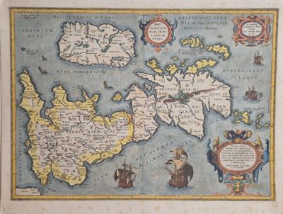 une vieille carte du monde sur laquelle figurent des navires et encore des navires