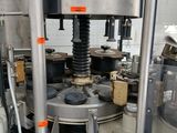 une image représentant une machine en train de travailler sur une autre machine