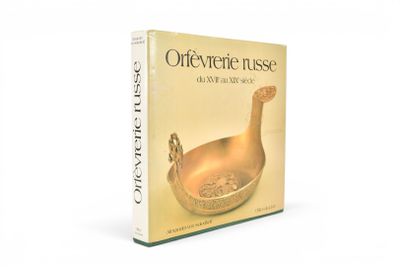 une image représentant un livre sur lequel figure un canard doré