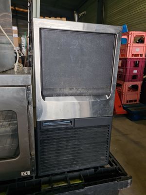 an image of a machine that is sitting in a warehouse