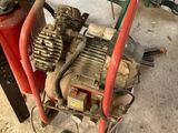 une image d'un petit compresseur d'air dans un garage