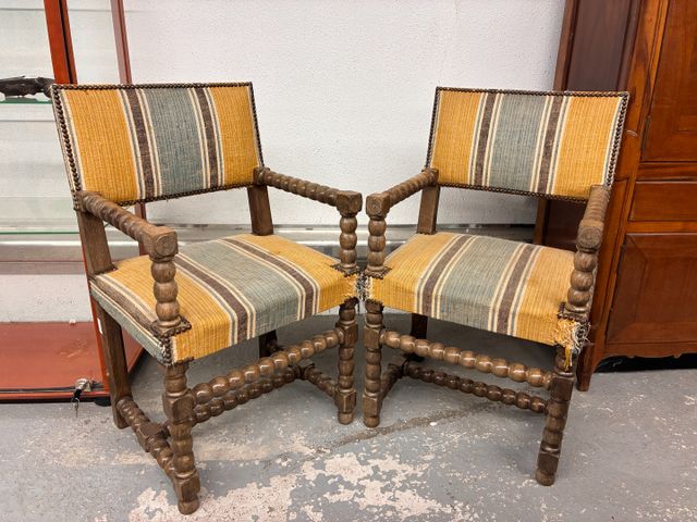 Paire de fauteuils de style Louis XIII annelé à regarnir