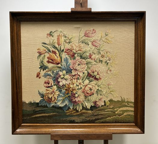 Tapisserie d’Aubusson « Bouquet de fleurs ». Encadrée. 78 X 86 cm