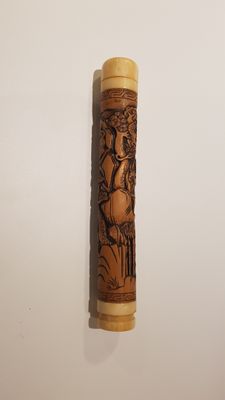 Porte-bâton d'encens en bambou et os à décor de scènes fanta…