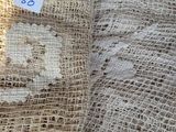 deux sacs en burlock sur lesquels est apposée une étiquette de prix