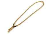 une image représentant un collier en or orné d'une plume