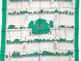 écharpe verte et blanche avec l'image d'un train dessus