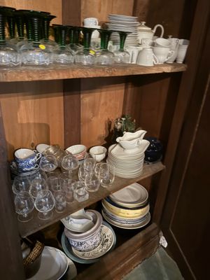 La vaisselle d'un placard, Enlèvement sur place à Bretenoux …