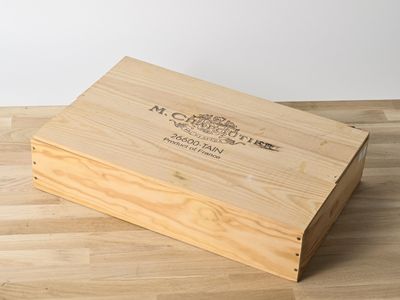caisse à vin en bois personnalisée avec logo gravé