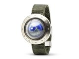 une image représentant une montre avec une planète au centre