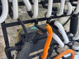 a bunch of wires that are connected to a bike rack