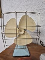 Lot comprenant 1 lampe en métal de style Art Nouveau à décor… (photo 4)
