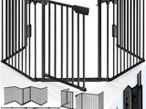 un gros plan sur une barrière de sécurité pour bébé équipée d'une télécommande