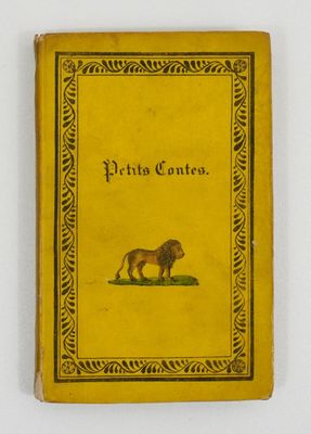 un vieux livre jaune sur lequel figure l'image d'un lion