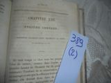 un livre sur lequel est posé un bout de papier