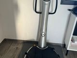 une image représentant une machine posée sur un tapis