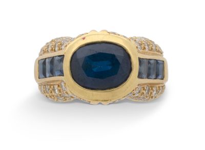 Bague “Saphir” Saphir ovale et saphirs calibrés