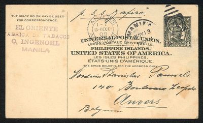 un gros plan d'une carte postale sur laquelle figure la photo d'un homme