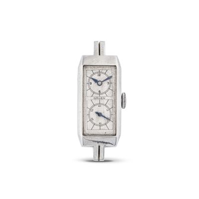 une image représentant une montre argentée sur fond blanc