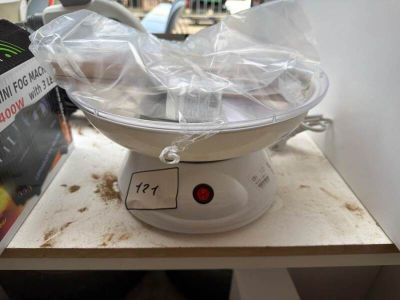 Une machine à barbe à papa Princess avec accessoires.