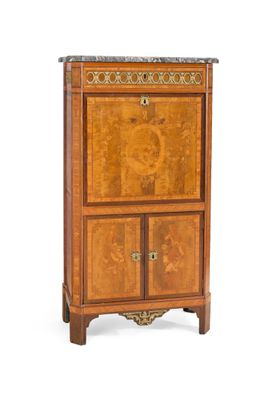 une armoire ancienne en bois avec un plateau en marbre et des tiroirs