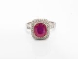 une bague en rubis et diamants