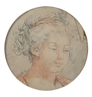 portrait d'une jeune fille coiffée d'une coiffe à plumes