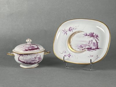 Emile GALLE (Lorraine). Bouillon couvert à oreilles sur son … - Photo 1