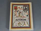 un vieux livre sur lequel figure une carte du Pays de Galles