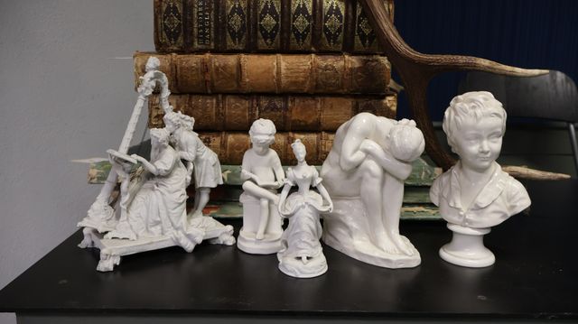 Lot de 3 biscuits et un buste en porcelaine