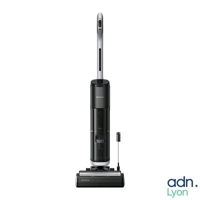 une photo en noir et blanc d'une brosse à dents posée sur un support