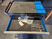 Lot comprenant 1 servante d’atelier MAC ALLISTER, 2 établis … (photo 4)