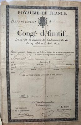 un gros plan d'un document posé sur une table