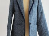 une photo d'une veste sur un mannequin
