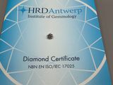 une image représentant une brochure sur laquelle figure un diamant