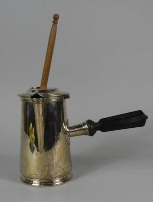 CHRISTOFLE Paris, chocolatière en métal argenté monogrammé, …