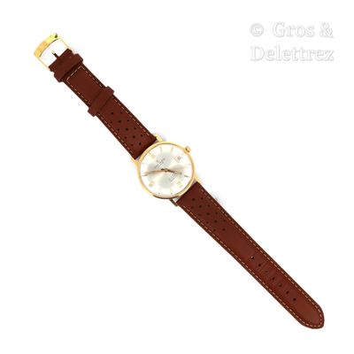 une image d'une montre en gros plan sur fond blanc