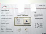 un certificat pour un diamant bleu présenté dans un écrin