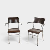 Paire de chaises modernistes U.