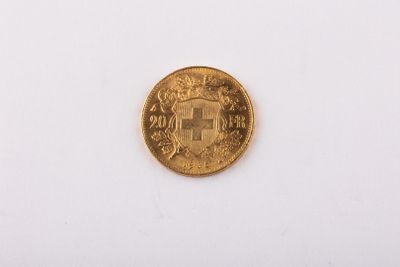 l'image d'une pièce d'or portant une croix