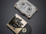 une image montrant deux cassettes posées l'une à côté de l'autre