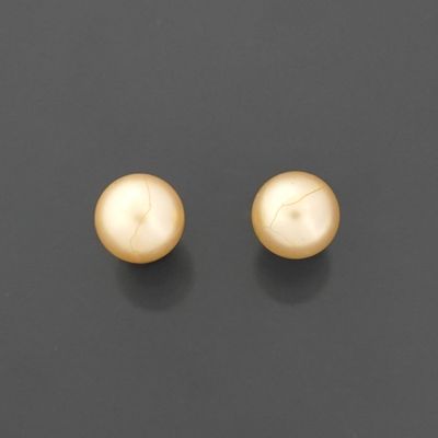 Paire de puces d'oreilles en métal doré ornée de perles d'im…