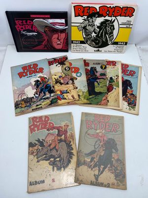 une pile de bandes dessinées posée sur une table blanche