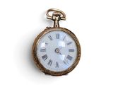 une montre de poche en or avec des chiffres romains