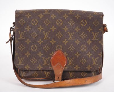 LOUIS VUITTON Sac CARTOUCHIÈRE (c 1975). Toile monogramée et…